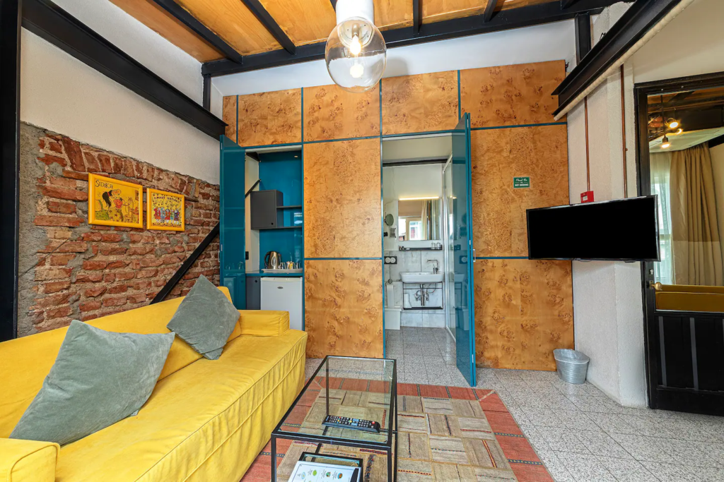 اجاره روزانه آپارتمان کلاسیک در میدان تکسیم استانبول با ظرفیت 5 نفر