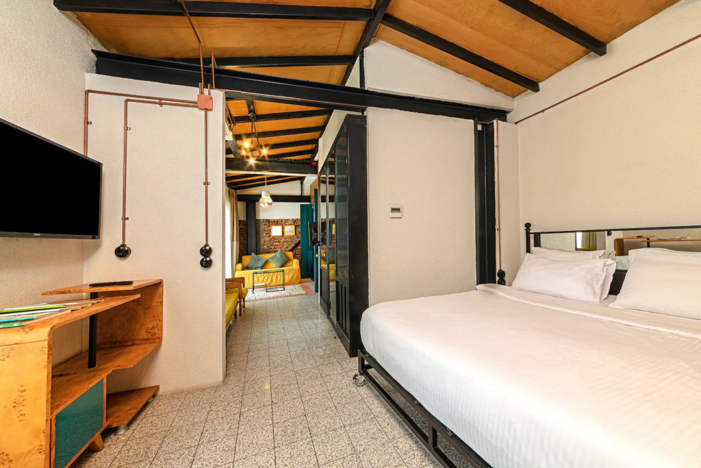 اجاره روزانه آپارتمان کلاسیک در میدان تکسیم استانبول با ظرفیت 5 نفر