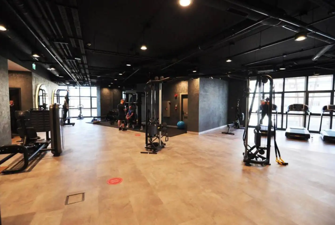 یک اقامت پنج ستاره در رزیدانس سینپاش کویین. دسترسی به استخر، باشگاه، پارکینگ رایگان و منظره طبقه ۴۴.