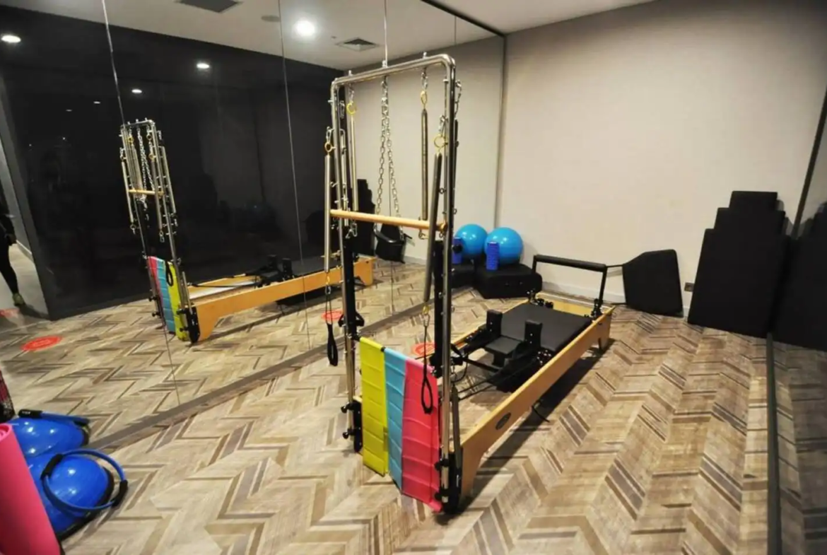 یک اقامت پنج ستاره در رزیدانس سینپاش کویین. دسترسی به استخر، باشگاه، پارکینگ رایگان و منظره طبقه ۴۴.