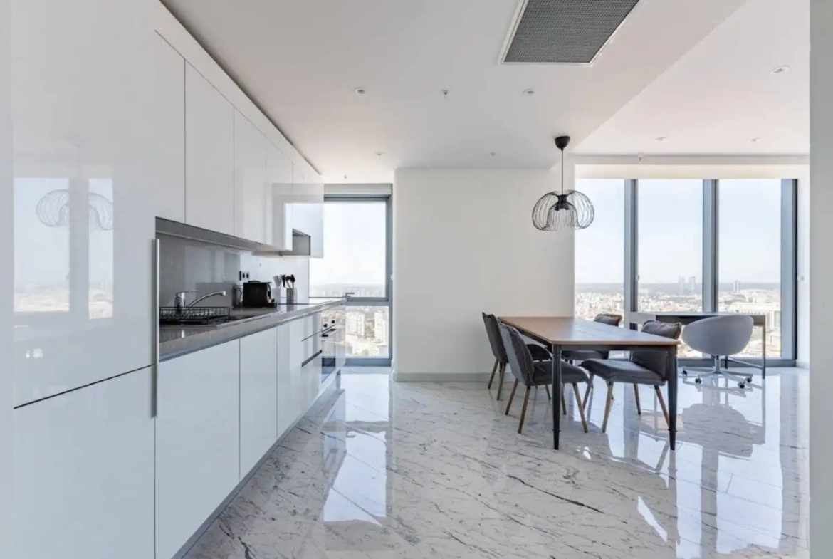 یک اقامت پنج ستاره در رزیدانس سینپاش کویین. دسترسی به استخر، باشگاه، پارکینگ رایگان و منظره طبقه ۴۴.