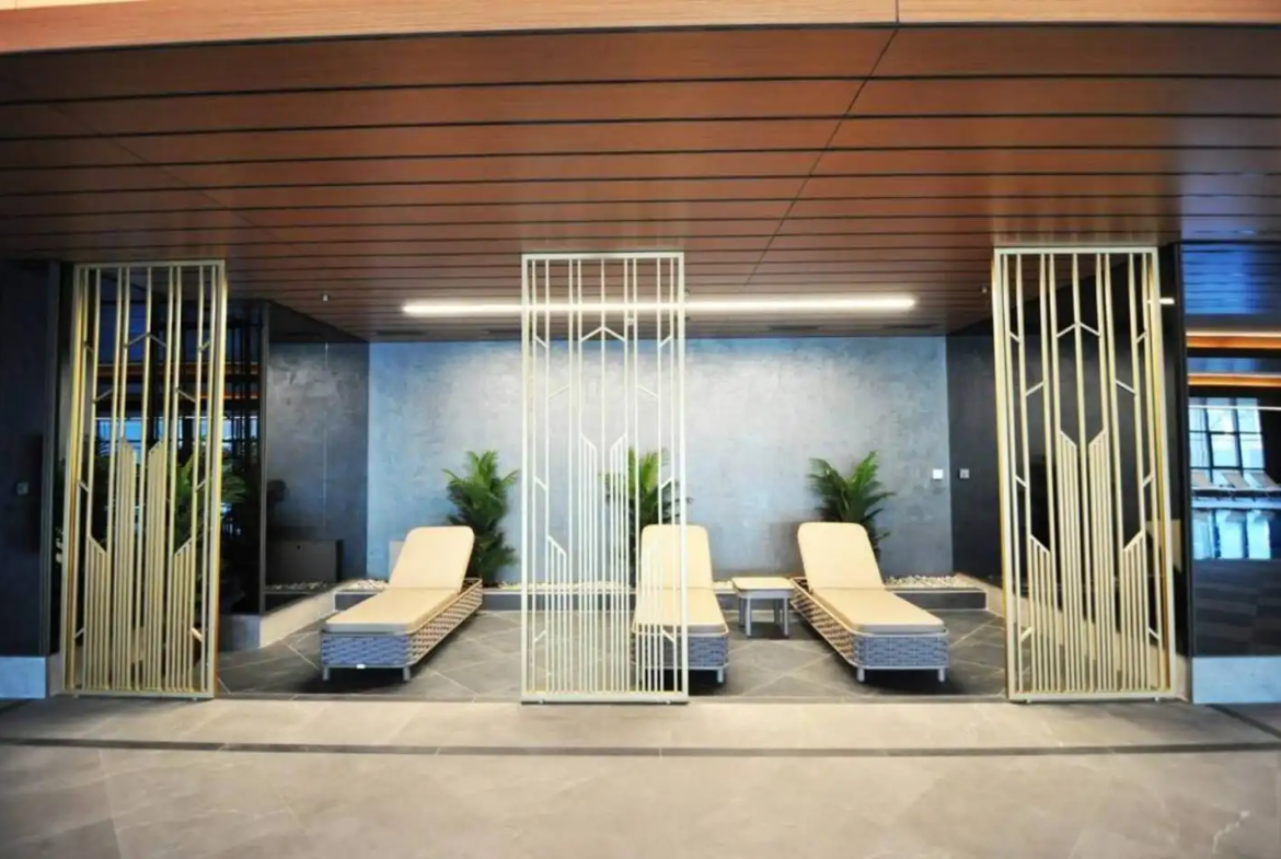 یک اقامت پنج ستاره در رزیدانس سینپاش کویین. دسترسی به استخر، باشگاه، پارکینگ رایگان و منظره طبقه ۴۴.