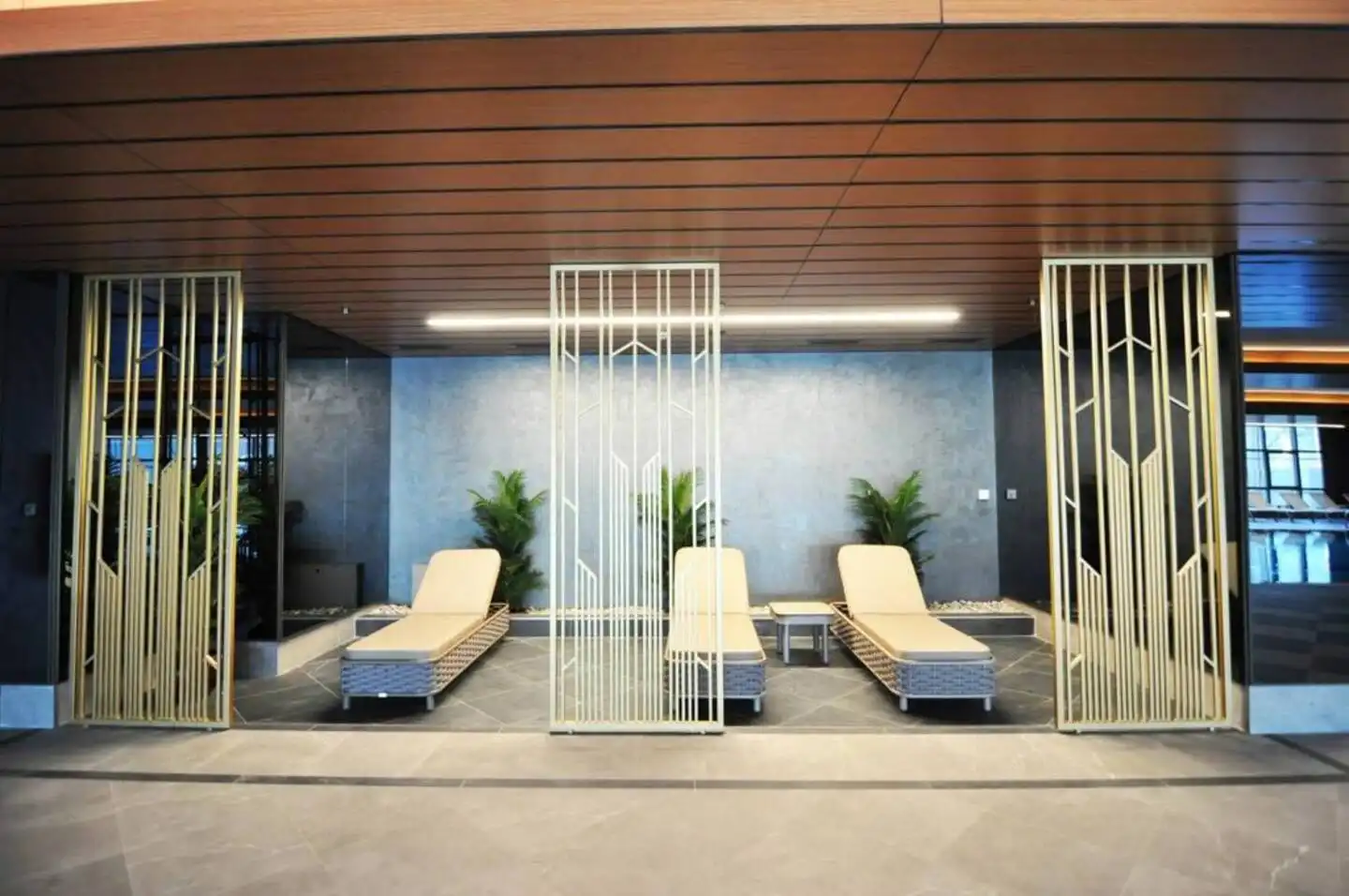 یک اقامت پنج ستاره در رزیدانس سینپاش کویین. دسترسی به استخر، باشگاه، پارکینگ رایگان و منظره طبقه ۴۴.