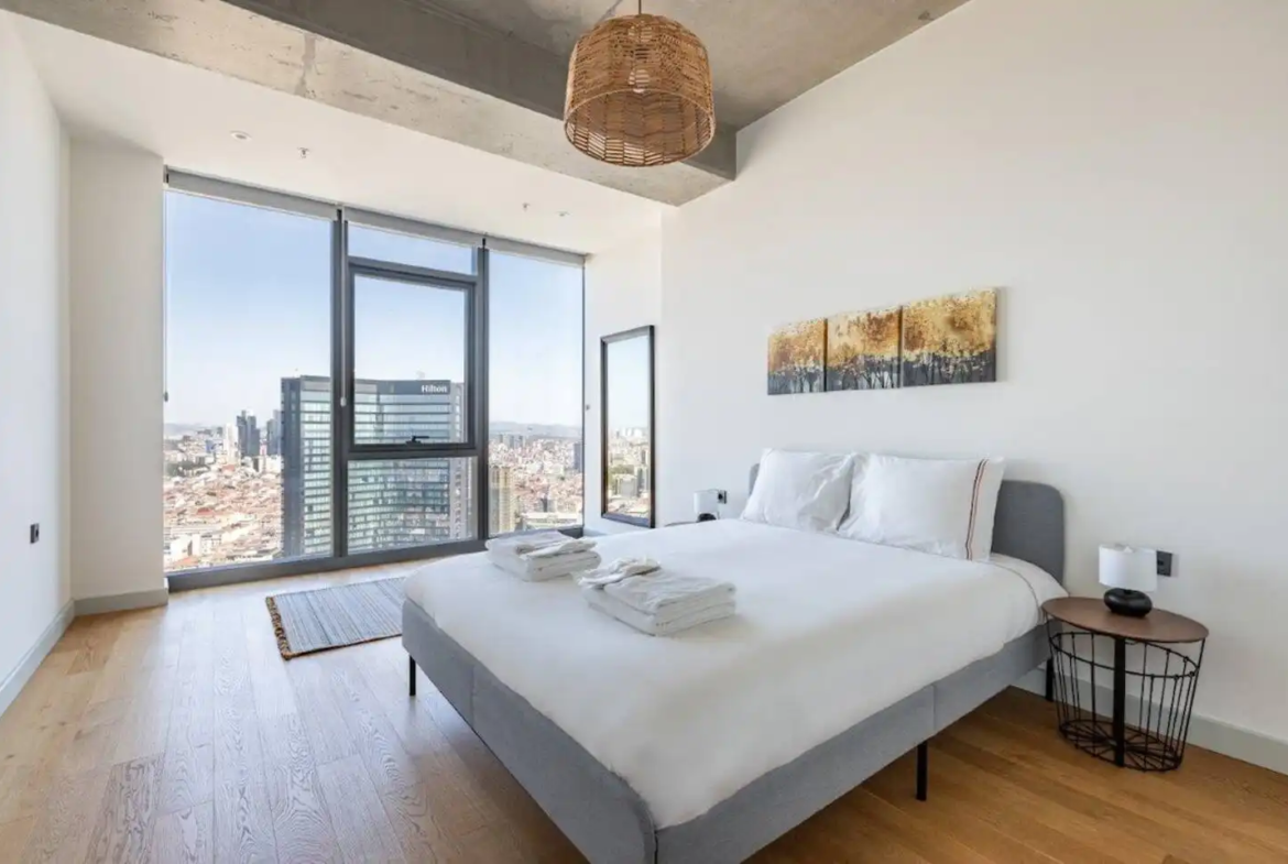 یک اقامت پنج ستاره در رزیدانس سینپاش کویین. دسترسی به استخر، باشگاه، پارکینگ رایگان و منظره طبقه ۴۴.