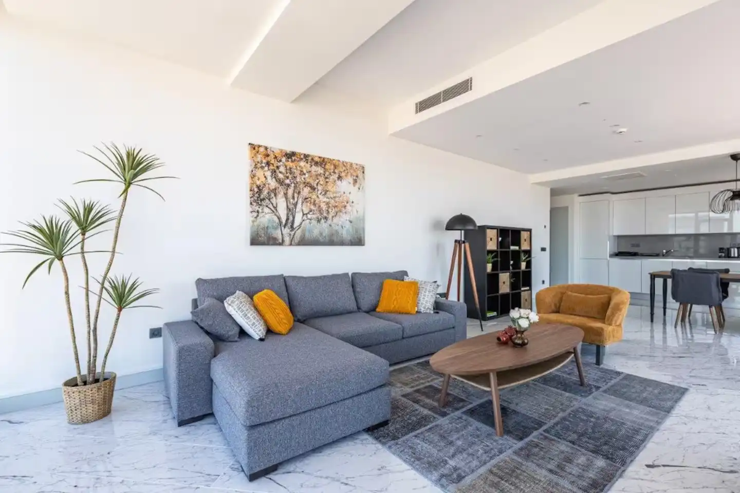 یک اقامت پنج ستاره در رزیدانس سینپاش کویین. دسترسی به استخر، باشگاه، پارکینگ رایگان و منظره طبقه ۴۴.