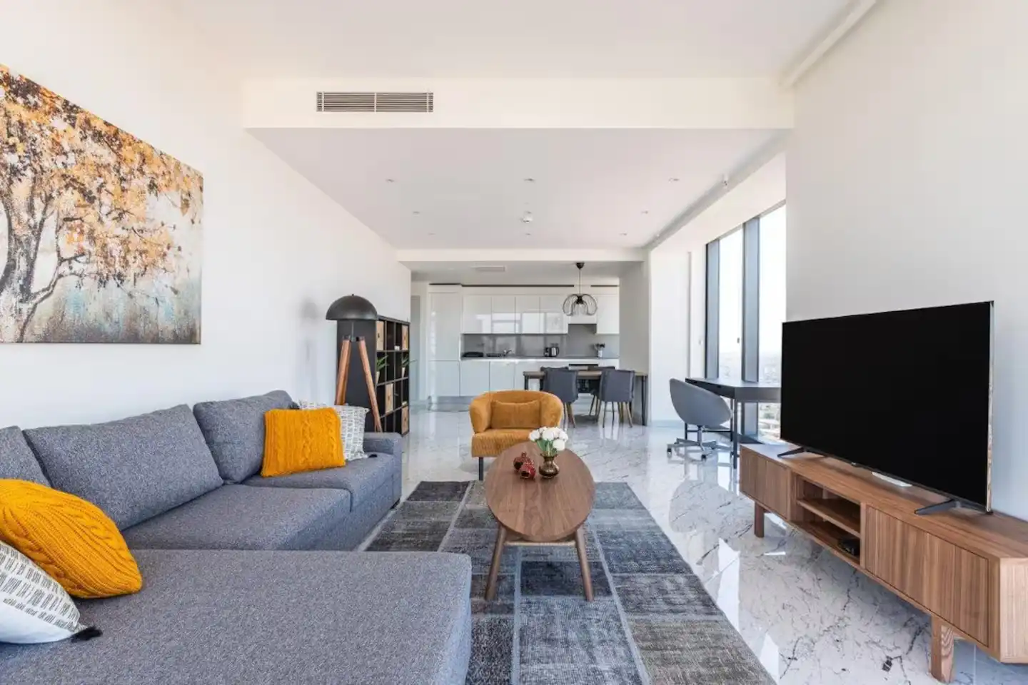 یک اقامت پنج ستاره در رزیدانس سینپاش کویین. دسترسی به استخر، باشگاه، پارکینگ رایگان و منظره طبقه ۴۴.