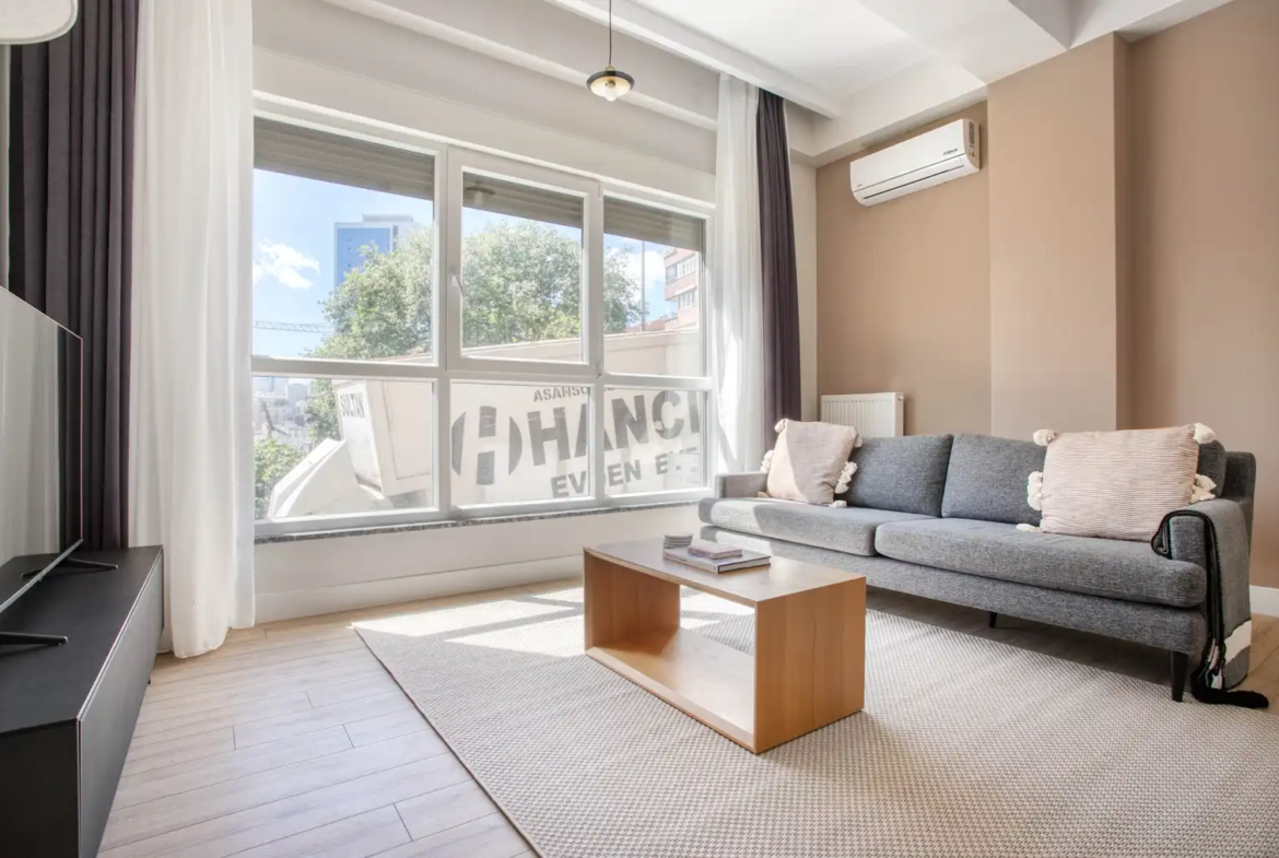 اجاره آپارتمان لوکس در بشیکتاش. واحدی بی‌نظیر با تمامی امکانات رفاهی برای یک زندگی راحت و بی‌دغدغه. تماس با ترک گشت برای اطلاعات بیشتر.