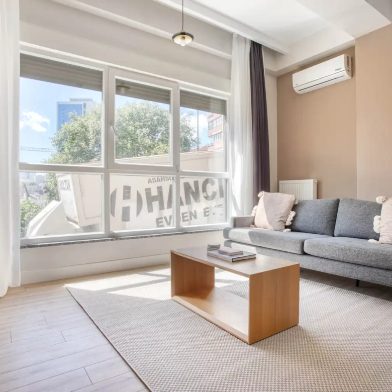 اجاره آپارتمان لوکس در بشیکتاش. واحدی بی‌نظیر با تمامی امکانات رفاهی برای یک زندگی راحت و بی‌دغدغه. تماس با ترک گشت برای اطلاعات بیشتر.